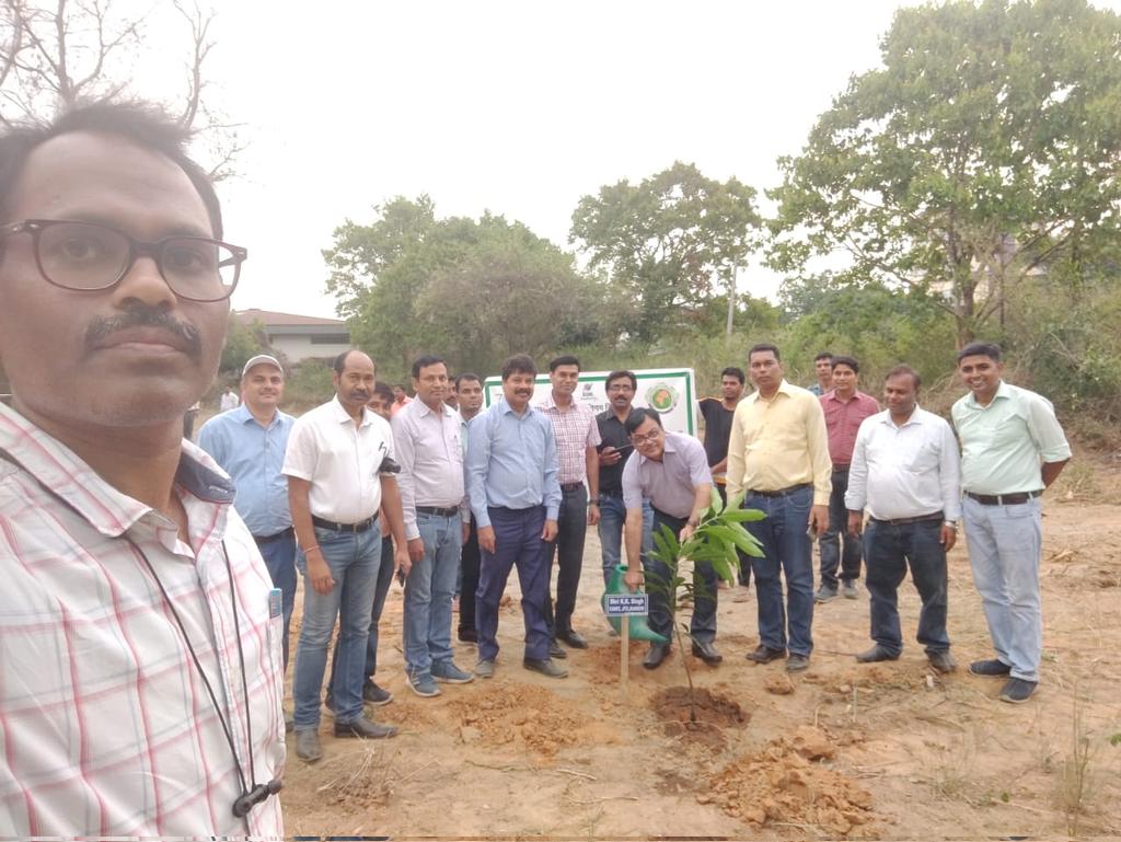 BSNL_JKD's tweet photo. Plantation# in the presence of Respected CGM Sir and CGM Madam # on the ocation of Aazadi ka Amritmahotsav# at ARTTC Campus https://t.co/Onz7ZFJ5VP
