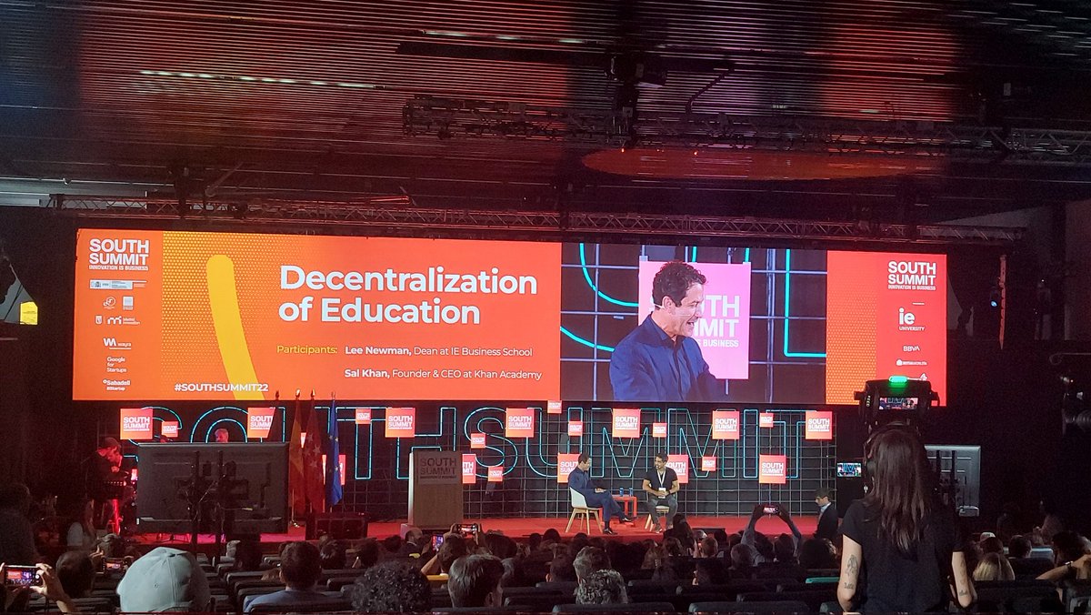 Aurora_Barrero's tweet photo. #SouthSummit22 Viendo las entrevistas a los fundadores de @codeorg y @khanacademy 🤩🤩 https://t.co/52pWvaweex