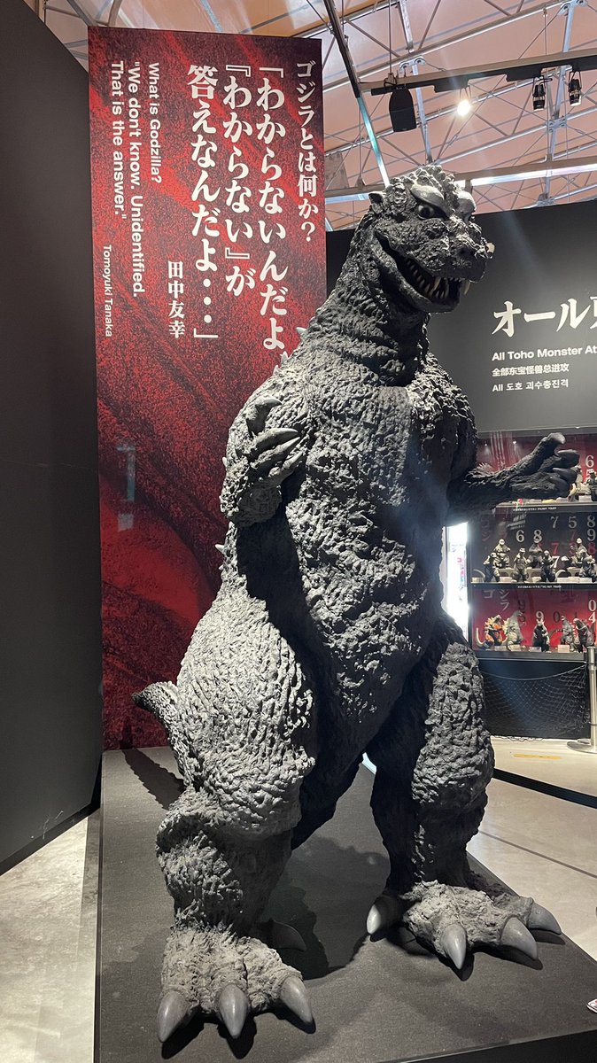 GODZILLA_AWAJI's tweet photo. \雨の日はミュージアムでゆったり💁🏻‍♀️/

今週土日はあいにくの雨予報☔️
そんな日は、#ゴジラ迎撃作戦 の #ゴジラミュージアム はいかがでしょう⁉️✨
劇中で実際に使われたゴジラスーツや、怪獣のフィギュアがずらりと展示されています！
音声ガイダンスを使えばさらに楽しめます👍🏻⭐️

#ニジゲンノモリ https://t.co/1jVcm9WQGe