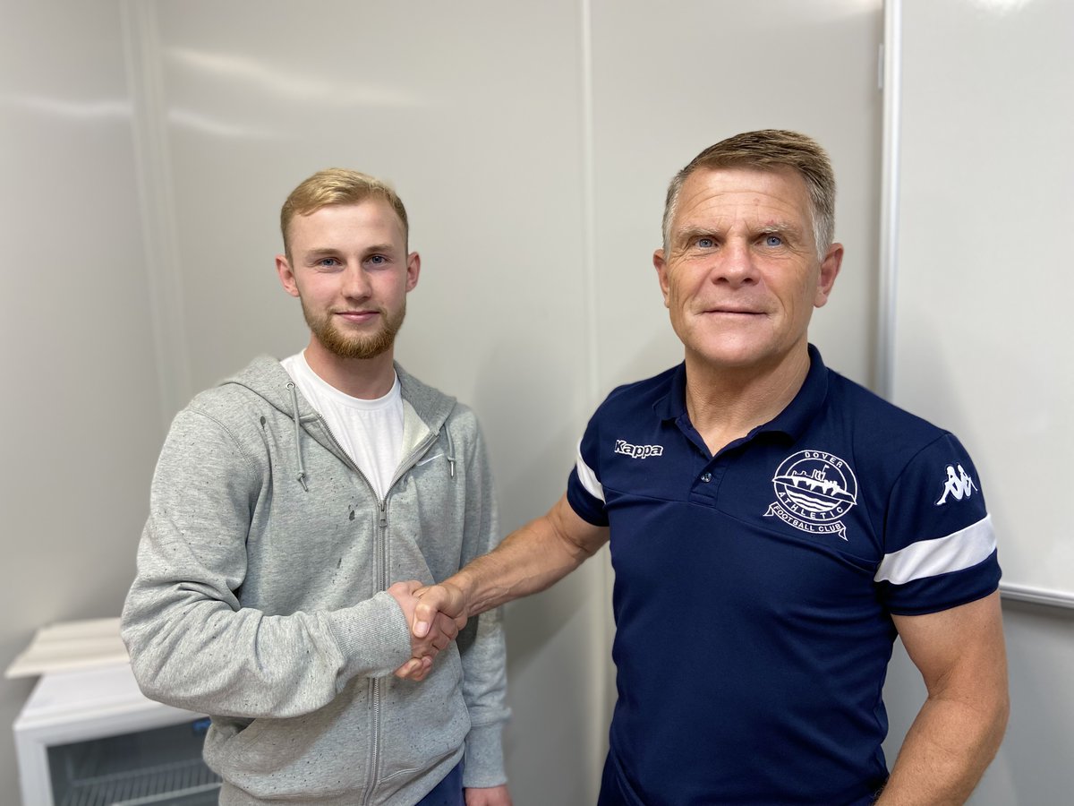 DoverAthletic's tweet photo. 📝🤝 DONE DEAL | We are delighted to announce @AlfiePaxman as Andy Hessenthaler's third summer signing. Welcome back to Crabble, Alfie!
https://t.co/1gE5I5XgFq https://t.co/3EAiVZE805