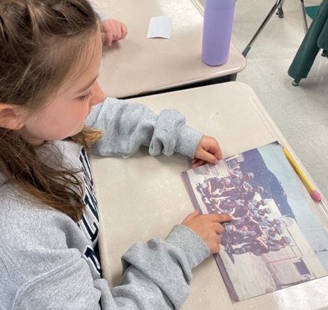 FPSDistrictWI's tweet photo. Mr. Steve Perrigo, who served as a Sergeant in the U.S. Army, was so moved by letters he received from PV 3rd graders that he came to meet the students this past Wed. He shared about his time serving and the importance of Mail Call &amp; Honor Flights. #BetterCommunity #HonorFlight https://t.co/QuwGezHQwh