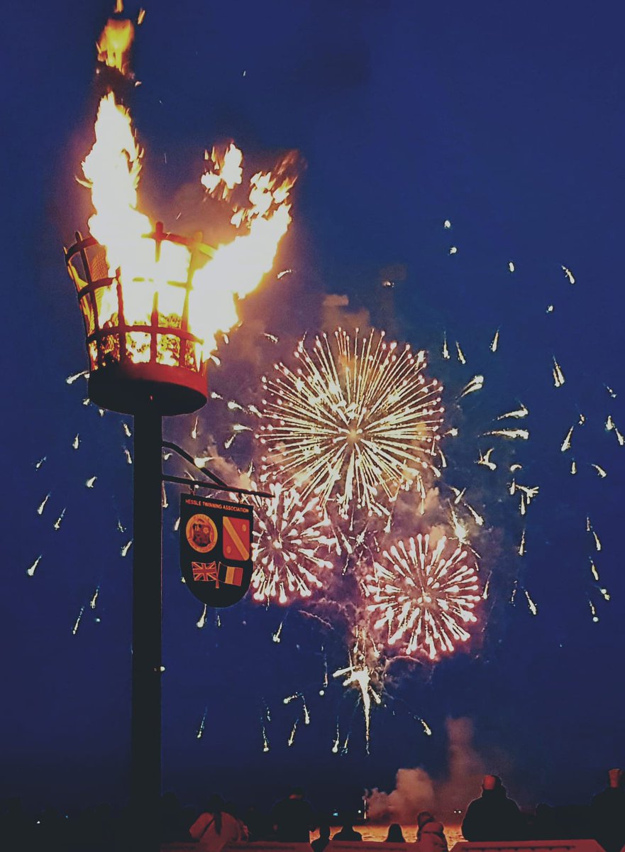 Here's a shot of our #Professional #fantastic #Fireworks #Display from the #JubileeWeekend at #Hessle we also had the pleasure rigging the beacon to be lit at a press of a button, All Provided by <a href="/fireworksnorth/">Fantastic Fireworks North</a>.
Fantastic Fireworks its what we do...