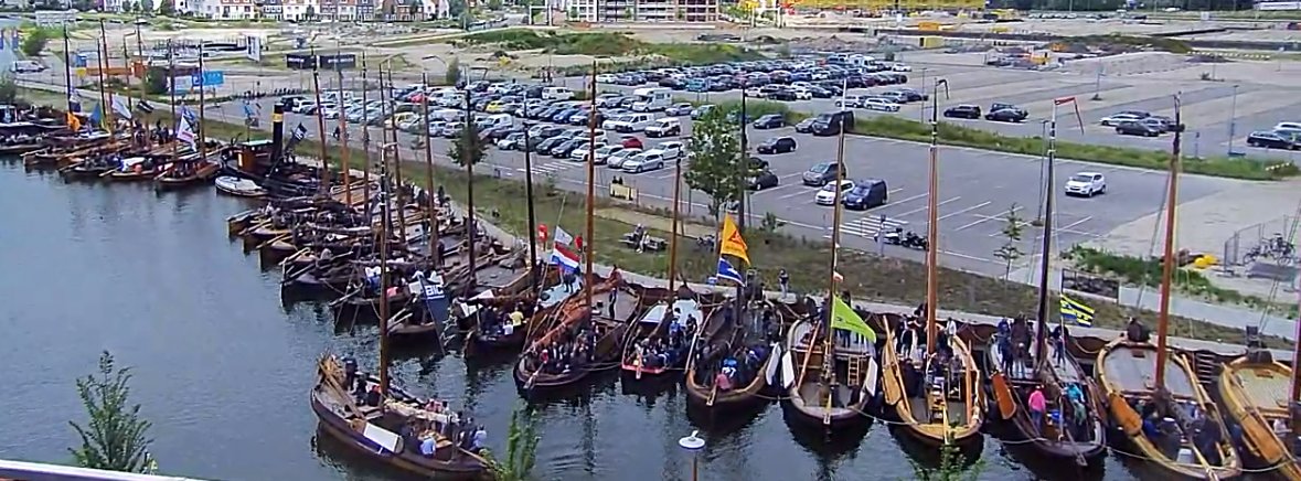 de #Botters in #Harderwijk vertrekken voor de #bokkingrace vanuit de #vissershaven nabij #Bottermuseum volg het op de #webcam 
HavenCamera: stream.matrixdata.nl/player/#/a8db9…
of even later op de WaterstadhavenCamera: stream.matrixdata.nl/player/#/23630… 

<a href="/bottermuseum/">Bottermuseum</a> #botter #aaltjesdag #aaltjesdagen