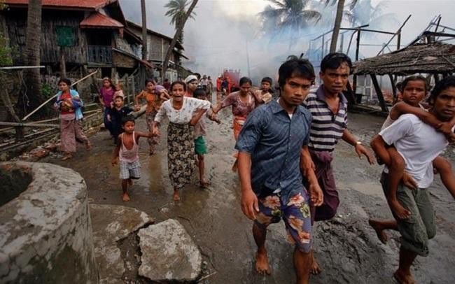 nslwin's tweet photo. TEN years ago today, more than 100,000 #Rohingya in Sittwe were forcibly evicted from homes by #MyanmarMilitaryTerrorists and their collaborators and locked in the refugee camp. The camp is nothing less than a concentration camp. https://t.co/jQu3iELZ0n