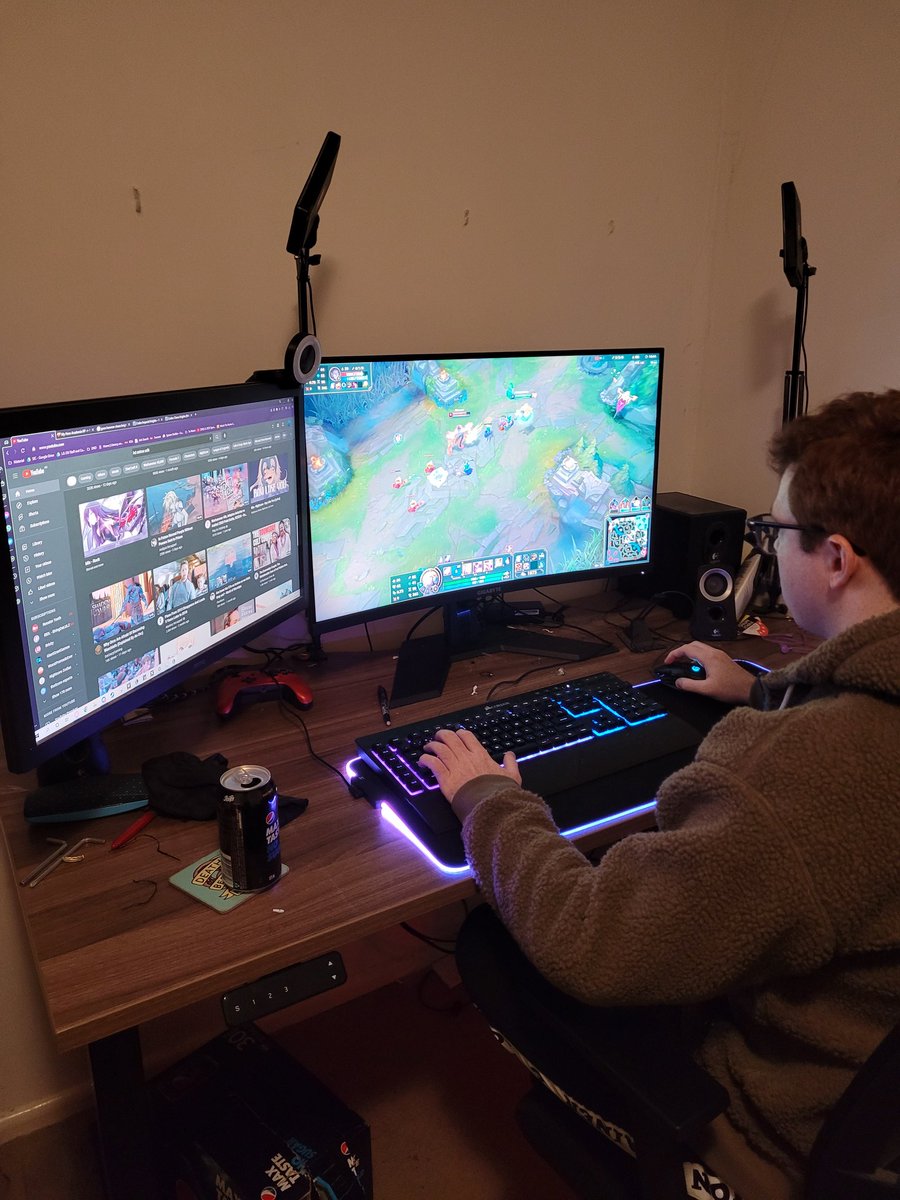 Slowly improving <a href="/MidnightCaster/">Euan 'Midnight' Reid</a> setup... more upgrades to come in the next couple weeks. Watch this space :)