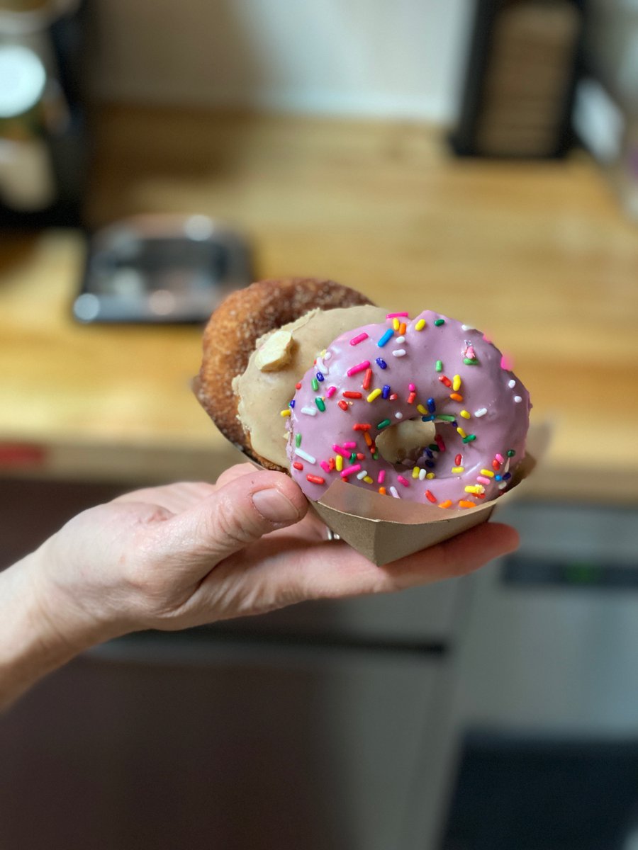Yum in my tum! Are you drooling over these donuts yet? There's more where this came from.
#donuts #chicago #smackdab