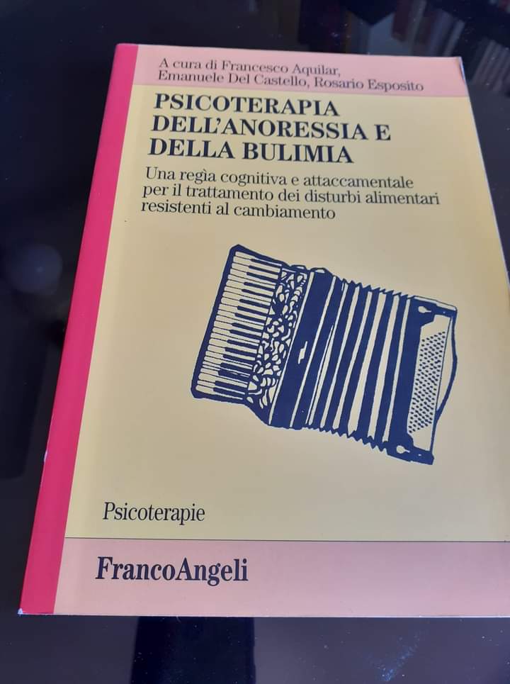 DISTURBI ALIMENTARI STAGIONALI. In questa stagione, anche a causa dell'insistenza mediatica sulla "prova costume", ma comunque per la maggiore esposizione fisica, possono incrementarsi i disturbi alimentari e le dispercezioni corporee. A volte occorre un aiuto psicoterapeutico.