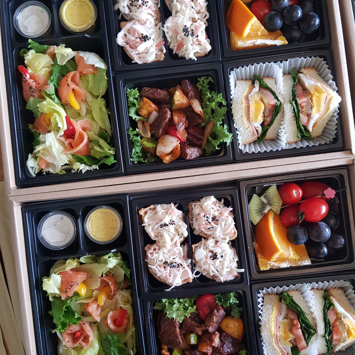 teamhollyfans's tweet photo. 커피와 간식, 홍삼음료 외에도 배우님과 감독님 등을 위한 간식 박스, 배우님께 드리는 선물들을 준비하여 매니저님 통해 전달했습니다!

모든 배우님들과 스태프 여러분들의 건강하고 안전한 촬영을 응원합니다❤ https://t.co/1cxmo7DrPt