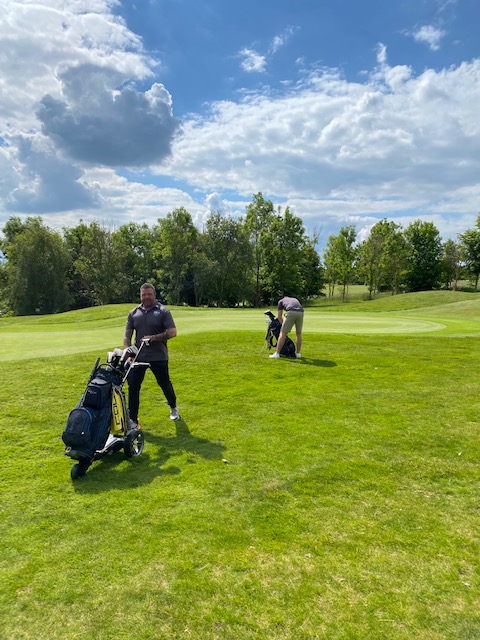 BladeRoom's tweet photo. Some of our staff &amp; key partners enjoyed sunshine &amp; golf over the Jubilee weekend during the annual BladeRoom Group #golf day.

It was a great turn out at the Naunton Downs Golf Course in support of raising funds for Kates Home Nursing, a #Gloucestershire palliative care charity. https://t.co/bhzZbrZeF1