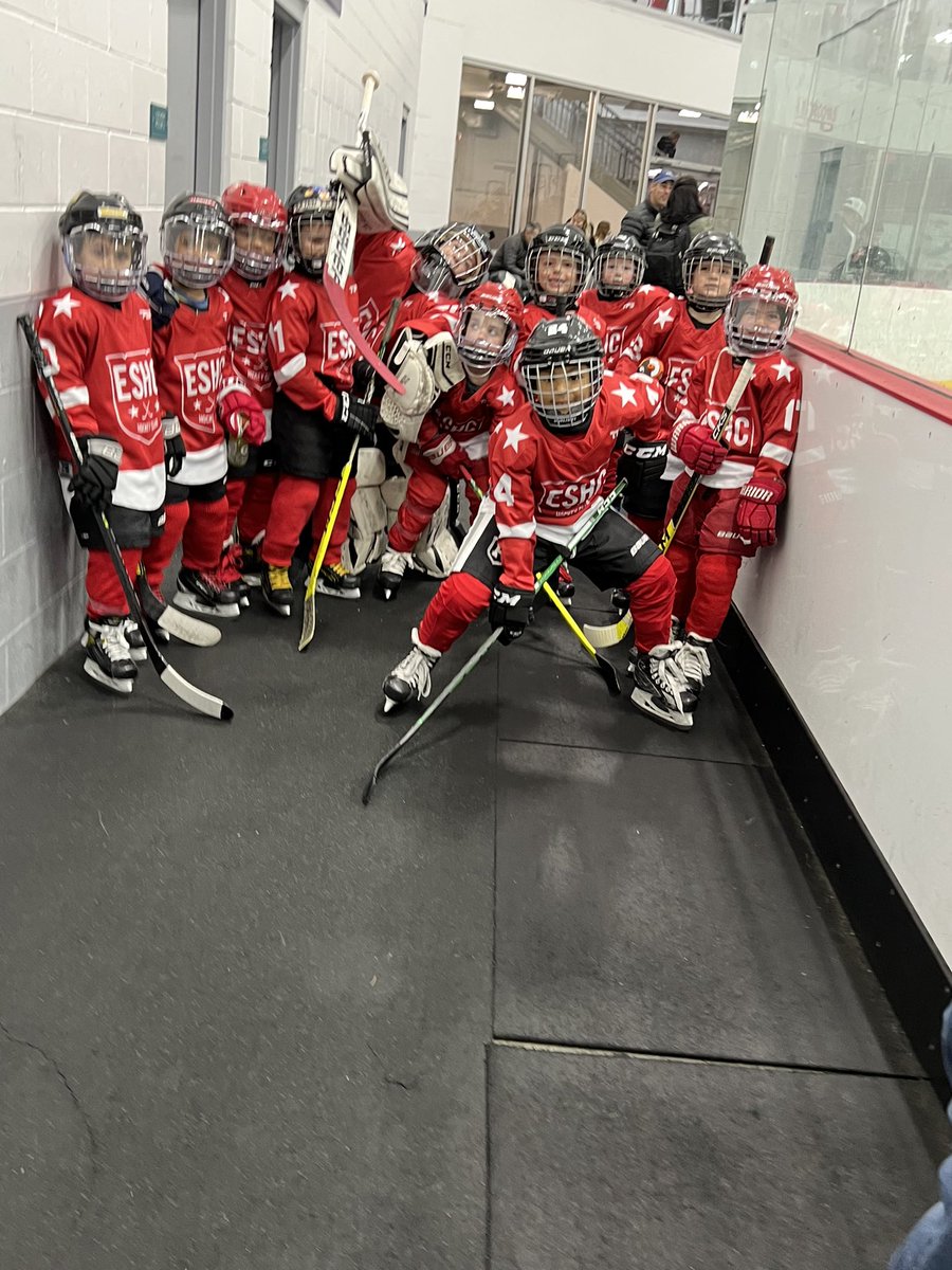 elitestars24's tweet photo. Good luck to our 2014 &amp; 2015 @elitestars24 teams playing &amp; our individual players playing in the @BlueLineElite K-Cup this weekend. While our 2012 &amp; 13s take the next few days to prepare &amp; rest up for a plane trip Thursday to compete @SuperSeriesAAA Chicago Clash! #ESHC https://t.co/XQY3pC1pzu