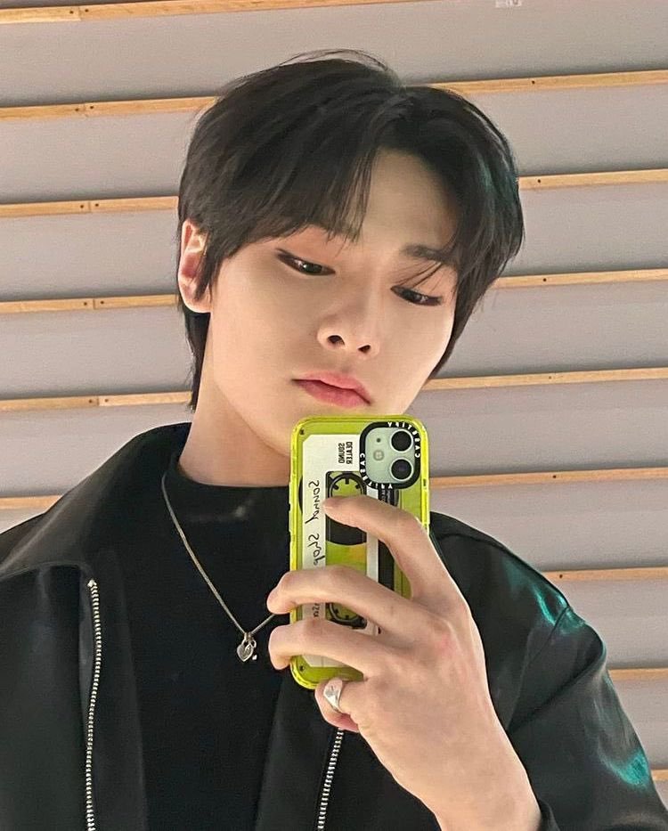 ⠀
⠀⠀⠀⠀Ridge Hezekiah Leynosa
⠀⠀⠀⠀    from <a href="/mirozaxi/">lui</a>'s
⠀⠀⠀      ladder of love au
⠀⠀⠀⠀new acc but not new to rp.
⠀⠀⠀⠀                ↻┆♡

⠀