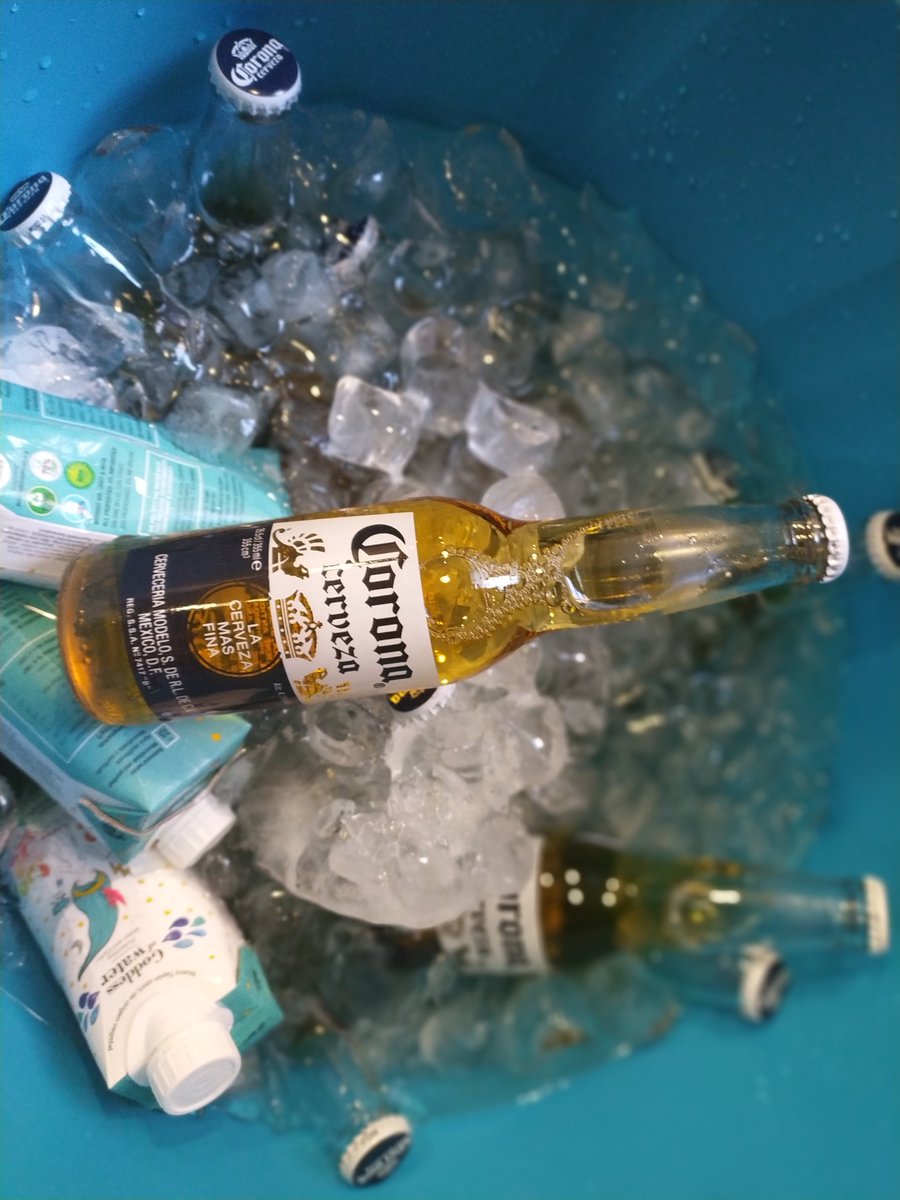 InterfaceSpain's tweet photo. 🤩Contamos con la colaboración de sponsors como @Corona_MX y @donqrum que se encargaron de amenizar el afterwork.
#WeTravelHub #InterfaceEvents https://t.co/yxWOq0glMv
