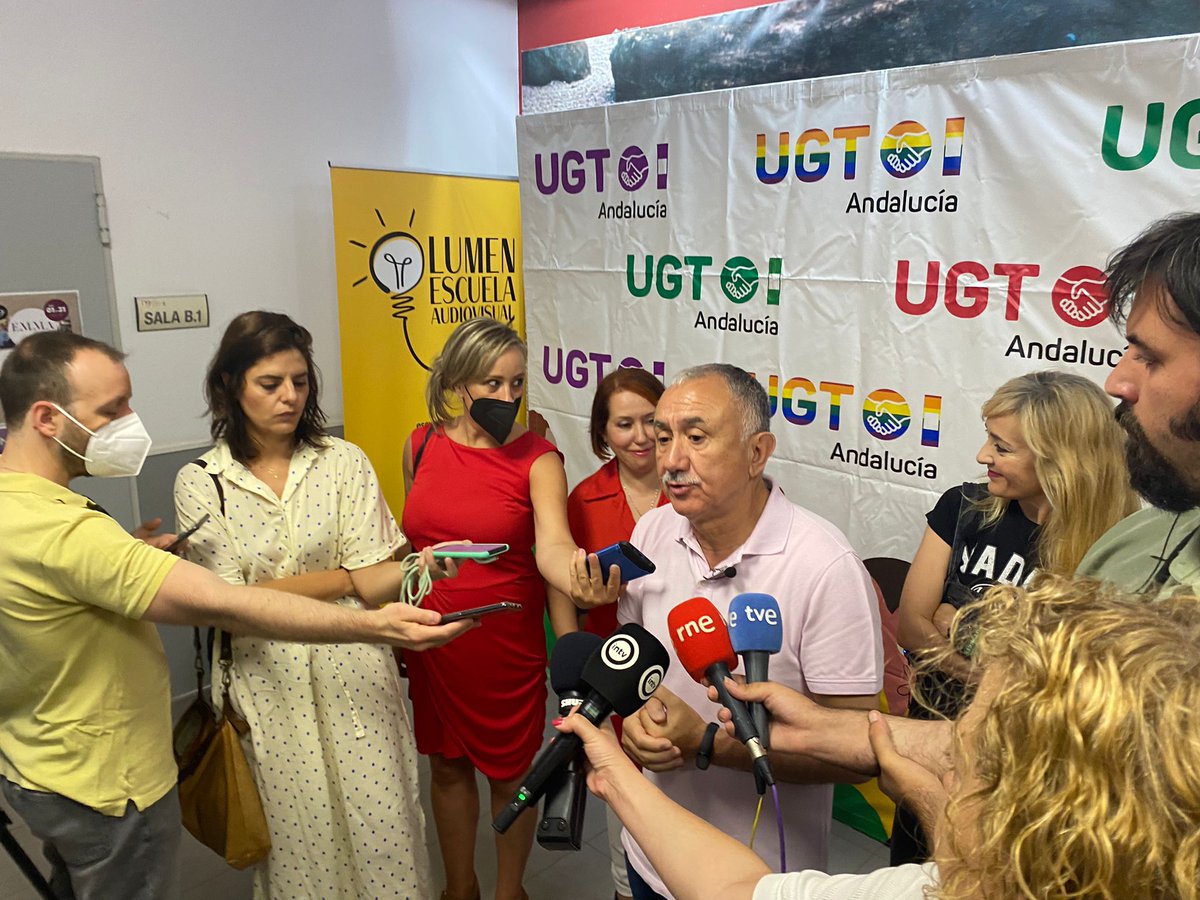 Pepe Álvarez (@sg_ugt) on Twitter photo En la Asamblea de delegad@s de <a href="/ugtalmeria/">UGT Almería</a>
La #ReformaLaboral y la subida del SMI, ha tenido un gran impacto en la provincia de Almería y Andalucía
👉20mil personas han pasado a indefinidas del sector del manipulado, mayormente mujeres
👩🔧Toca aplicar bien y vigilar el fraude En la Asamblea de delegad@s de <a href="/ugtalmeria/">UGT Almería</a>
La #ReformaLaboral y la subida del SMI, ha tenido un gran impacto en la provincia de Almería y Andalucía
👉20mil personas han pasado a indefinidas del sector del manipulado, mayormente mujeres
👩🔧Toca aplicar bien y vigilar el fraude