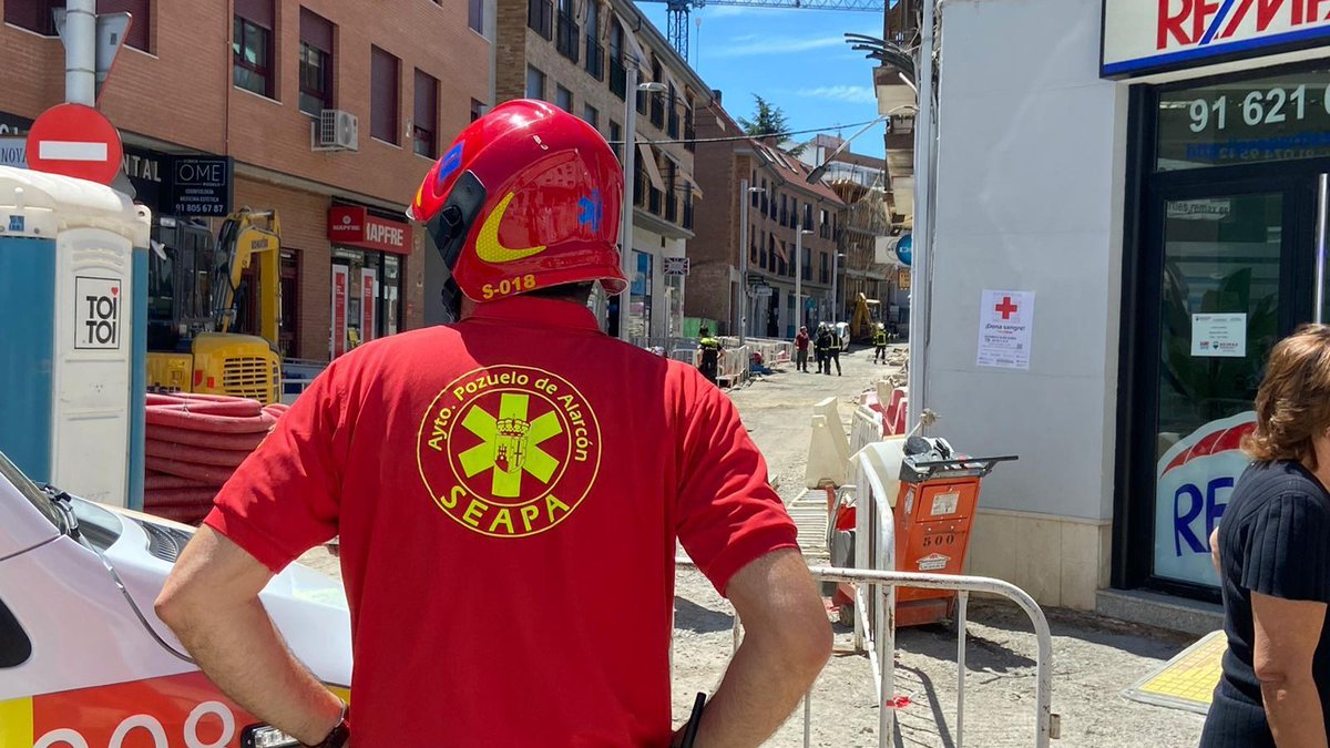 diariodepozuelo's tweet photo. 📌 Fuga de gas en las obras de la calle Benigno Granizo #SucesosEnPozuelo https://t.co/qzHbPc7lDJ https://t.co/QsnauBhJTv
