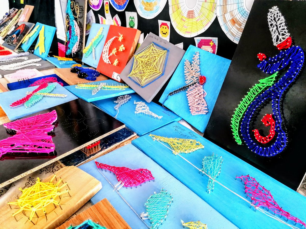 İlkokul öğrencilerimiz STEM junior dersi
“Hayal Dünyası”teması kapsamında yaptıkları çalışmaları sergilediler. ♥️🌷🌿