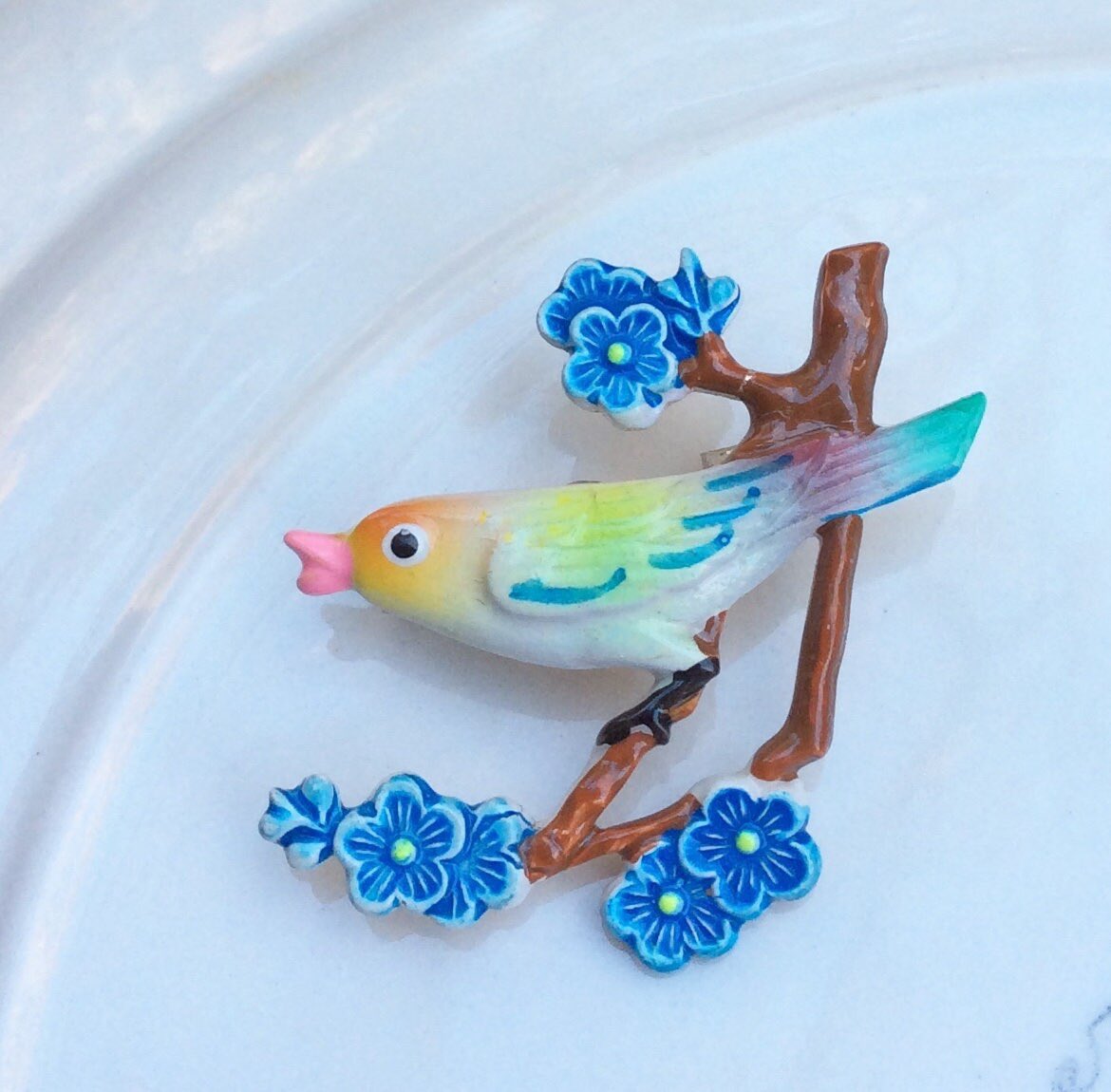 GothicGlass's tweet photo. Excited to share the latest addition to my #etsy #etsyjewelry #etsycanada shop: #Vintagejewelry #Bluebirds #bluebitdBrooch #SingingBird #BirdonaBranch #CottageCore #Canada #CrowVanityJewelry #scatterpin #birthday #blue #freeshippingsale https://t.co/o82NizeBrp https://t.co/04FjbKP1R9