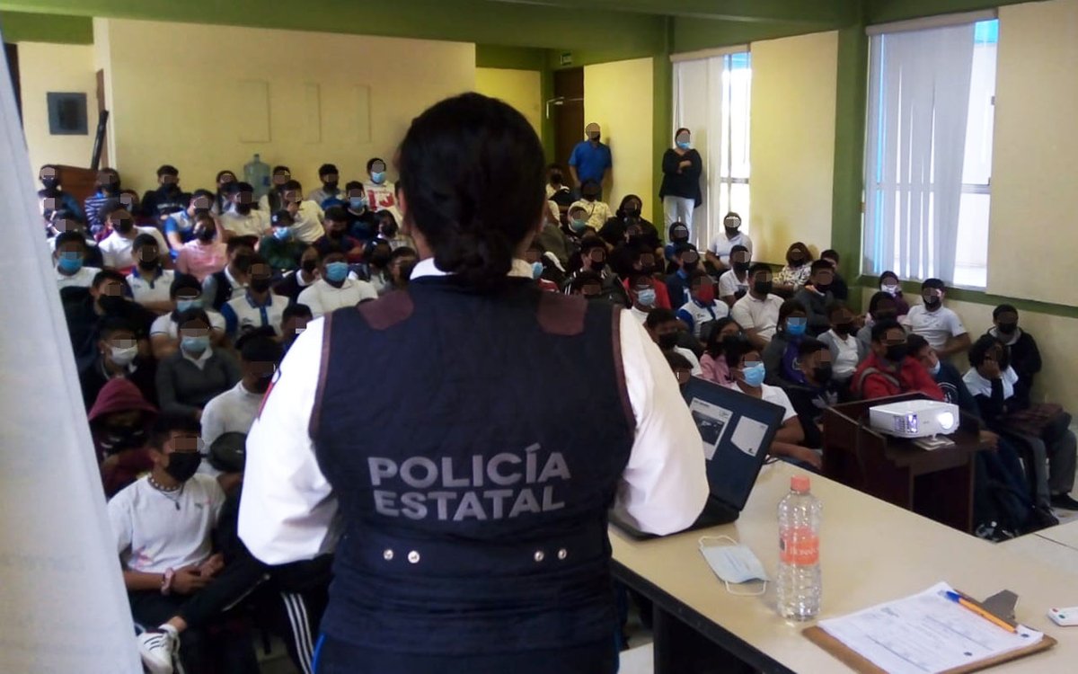 SSP_GobTam's tweet photo. #PolicíaentuEscuela elementos de #PrevencióndelDelito de la #PolicíaEstatal, se reunieron con alumnos del @ITACETam del municipio de #Reynosa para platicar sobre #Ciberbullying #Tamaulipas #Contigo #Cerdadeti https://t.co/L1t0N8Bey2