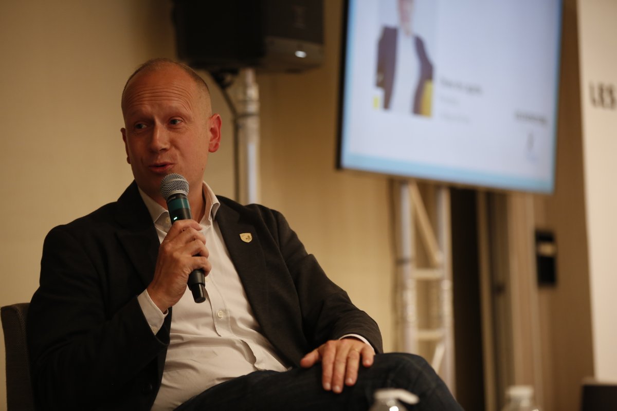 💡 Quasi inconnu, il y a quelques mois, le métaverse est aujourd’hui à la une de l’actualité technologique. Buzzword ou révolution ? Pour en parler nous avons reçu Olivier de Lagarde, président du <a href="/collegedeparis/">Collège de Paris</a> qui vient d'ouvrir une école dédiée aux métiers du métaverse