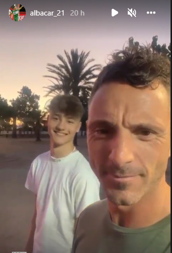 ElcheXTRA's tweet photo. Podría ser que Albacar ©️, leyenda del #ElcheCF, sea el nuevo entrenador del Ilicitano, acaba de cambiar su foto en Instagram y está en la ciudad.
También ha felicitado al que podría ser su segundo de a bordo, la #Le7enda hará una media hora. https://t.co/NBKWkaFLA8