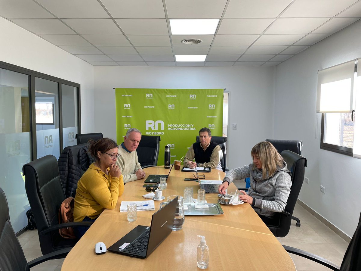 ModernizacionRn's tweet photo. El director ejecutivo de la Agencia RN Innova, ingeniero Ricardo Quintana, participó ayer de una reunión en la EE INTA Alto Valle. 

#cytrionegro #RNINNOVA #INTA #FRUTICULTURA #FONTAR https://t.co/BZMKVa2Ghl