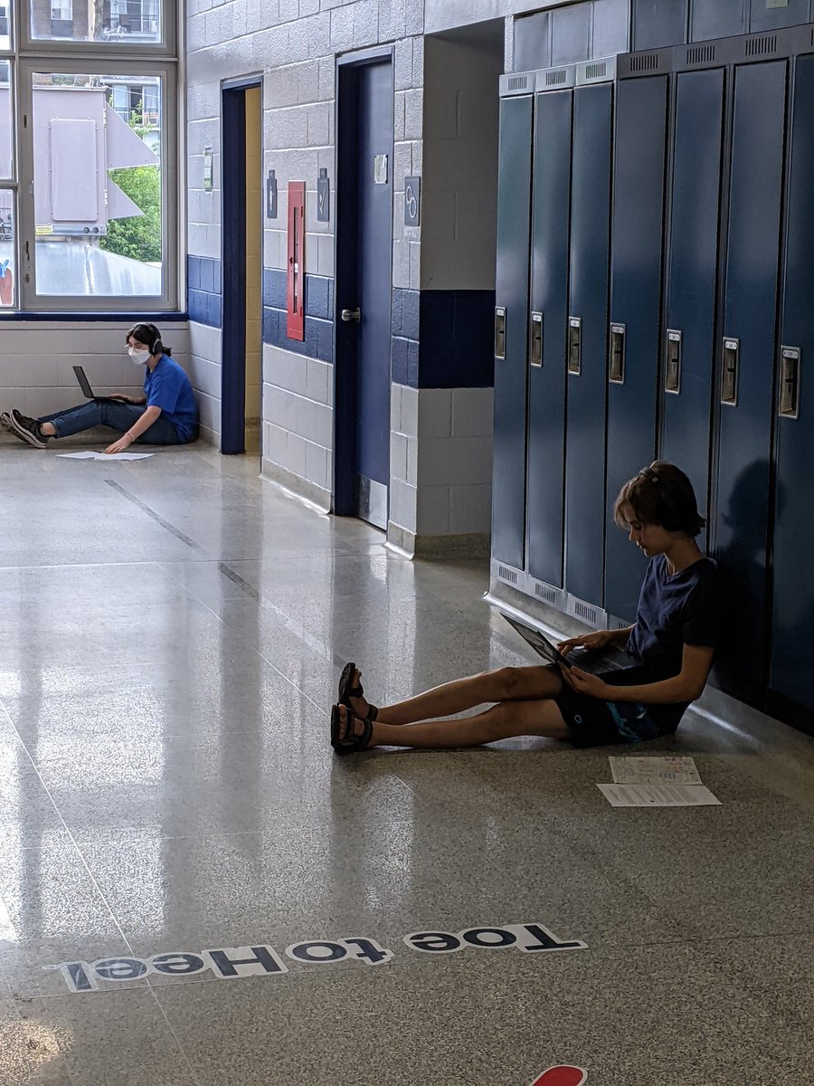mmesarah33's tweet photo. On a utilisé nos croquis-notes pour une évaluation en sciences aujourd'hui. Les élèves de #7A et #7B @FeatherstonPS avaient le choix de répondre à l'écrit ou à l'oral avec #Flipgrid. Ils essaient de jouer à leurs forces...on verra! https://t.co/jpvgR3GqhT