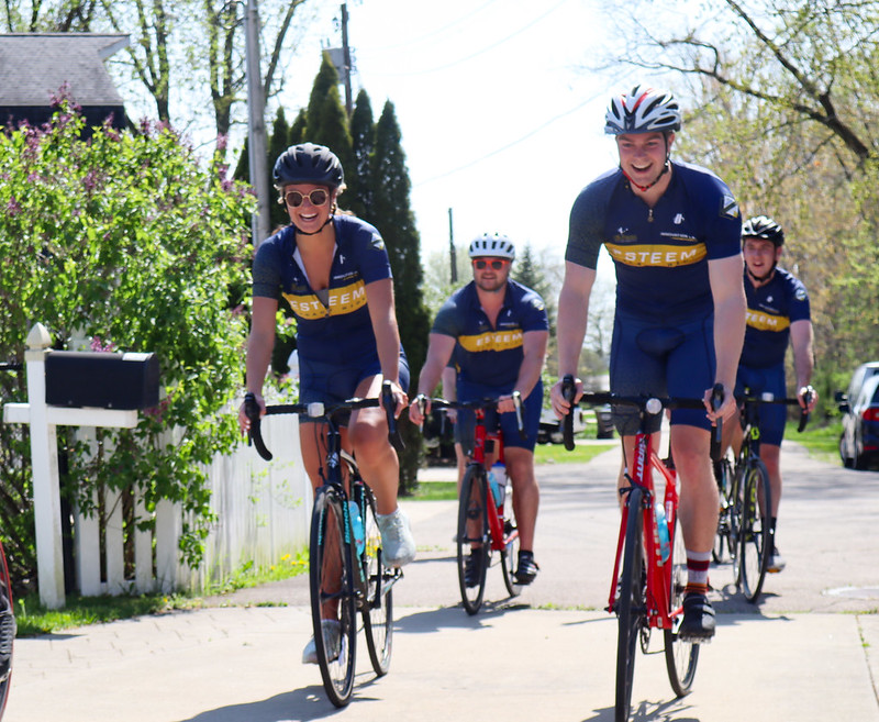 Thirty-two students from the ESTEEM graduate program, in partnership with the Ara Parseghian Medical Research Fund (APMRF), participated in the annual Bike Ride for a Cure in May, with proceeds going toward finding a cure for Niemann-Pick Type C disease. graduateschool.nd.edu/news/bike-ride…