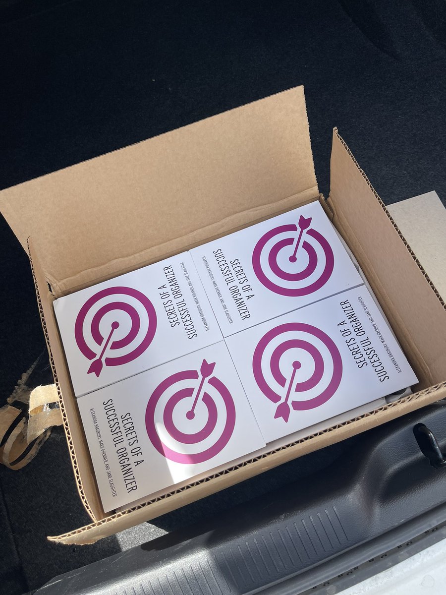 AdrianTwoPoint0's tweet image. Brand new Secrets of a Successful Organizer have arrive! Just in time for the @labornotes conference next week! Phew 😌 

#labornotes #labornotesconference #SecretsofASuccessfulOrganizer