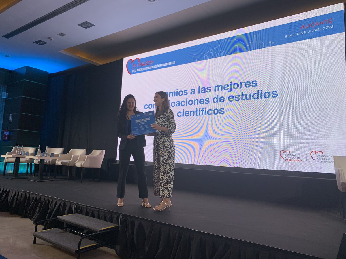 shci_sec's tweet photo. Entrega de premios y diplomas de acreditacion en #ACISEC22 Los mejores articulos, casos y comunicaciones @RevEspCardiol @shci_sec https://t.co/LkA1KwjGWK