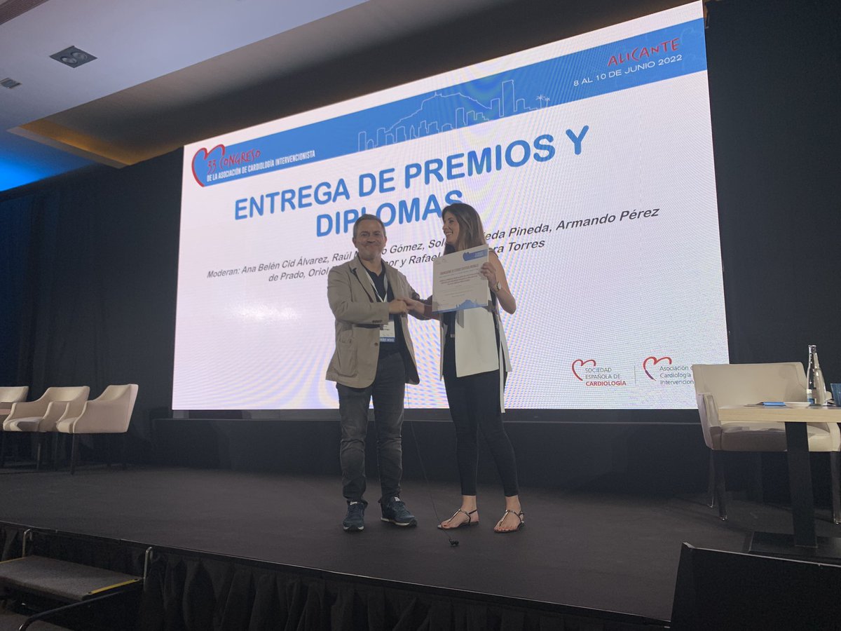 shci_sec's tweet photo. Entrega de premios y diplomas de acreditacion en #ACISEC22 Los mejores articulos, casos y comunicaciones @RevEspCardiol @shci_sec https://t.co/LkA1KwjGWK