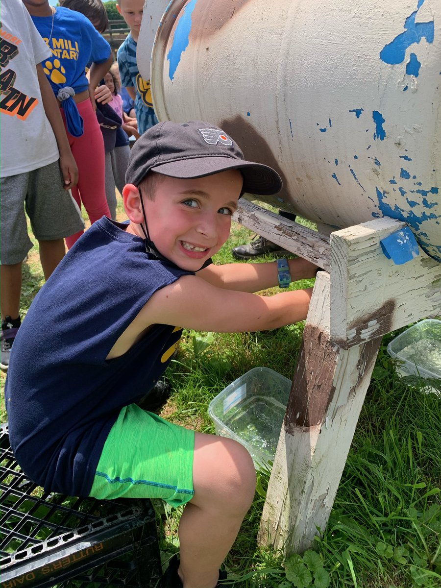 blair_mill's tweet photo. Blair Mill first grade and kindergarten at the farm today! #GotMilk https://t.co/2lhXIrZb0p