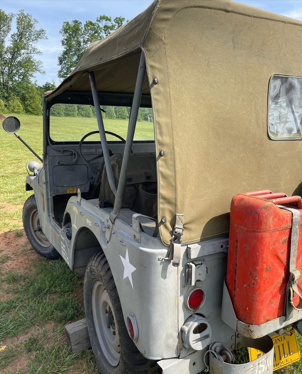 CynDiggity's tweet photo. #MovingWall #Jeep #Vietnam #Willys #OldSchool https://t.co/TdB3BJlTmi