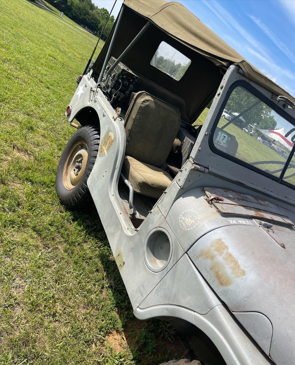 CynDiggity's tweet photo. #MovingWall #Jeep #Vietnam #Willys #OldSchool https://t.co/TdB3BJlTmi