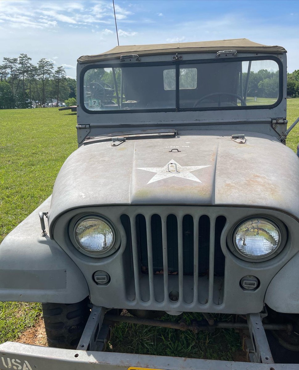 CynDiggity's tweet photo. #MovingWall #Jeep #Vietnam #Willys #OldSchool https://t.co/TdB3BJlTmi