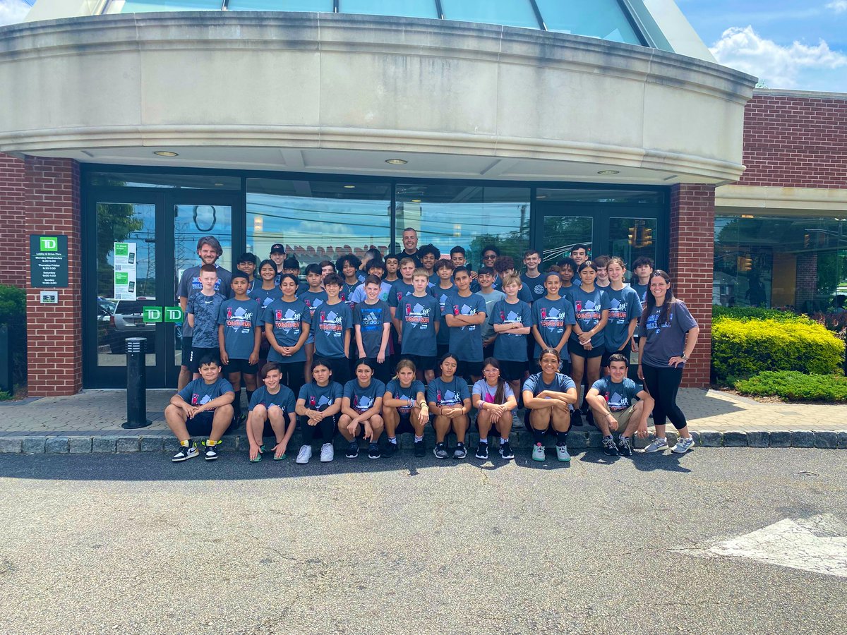 NA_VMS_NAHS's tweet photo. Torch Run has begun!👟👏🏼 #NAVikings https://t.co/bQ9OTfbp37