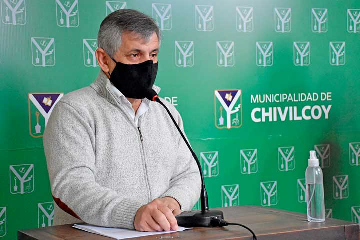 p24noticias's tweet photo. #Viviendas #PlanFederalViviendas #Chivicoy 
El intendente @BritosGuillermo
Anuncio la finalización de 145 soluciones habitacionales para los vecinos de @MuniChivilcoy.
El intendente agradeció al Ministro @jorgeferraresi y al equipo de @MinHabitatAR
👉💻📖https://t.co/aAg0uGgHem https://t.co/SqzokkzvJU