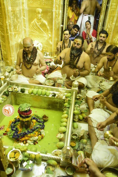 12Jyotirling's tweet photo. श्री काशी विश्वनाथ मंदिर के सप्तऋषि / संध्या आरती के दर्शन।10.03.2022 https://t.co/hZinZMaveu