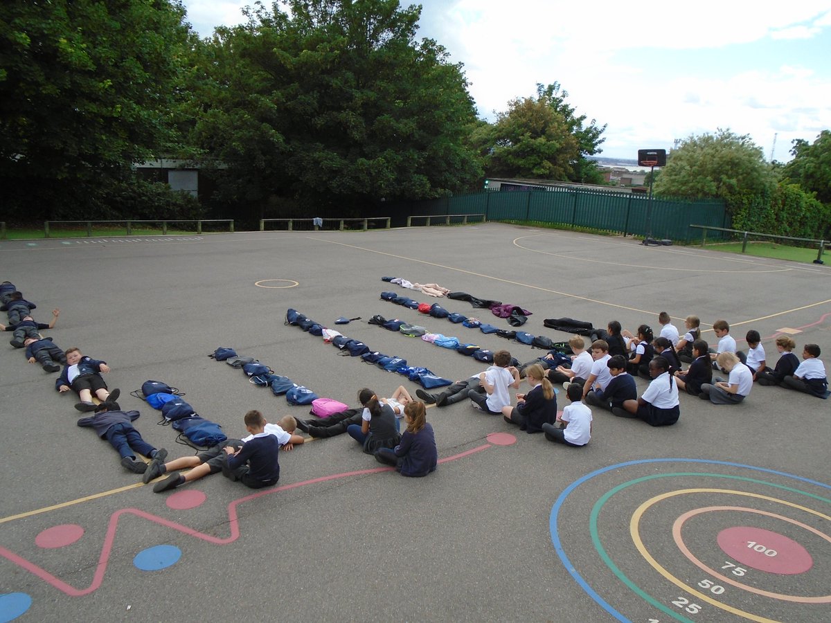 QHAThurrock's tweet photo. 'Art Attack' style bar charts for Year 3 during Science Week! Oh - and making slime of course! https://t.co/MBk2a3fmOT