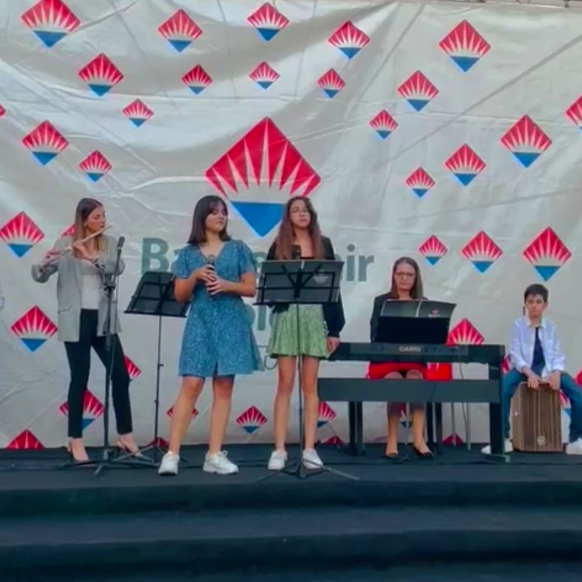 2021-2022 Eğitim Öğretim Yılı 8. Sınıf öğrencilerimizi gerçekleştirdiğimiz  Mezuniyet Törenimiz ile liseye gururla uğurladık.🎓
Bahçeşehir ailesi olarak öğrencilerimiz ile vedalaşırken hem gururlu hem duygusal anlar yaşadık.
 Başarılarınız daim olsun.✨