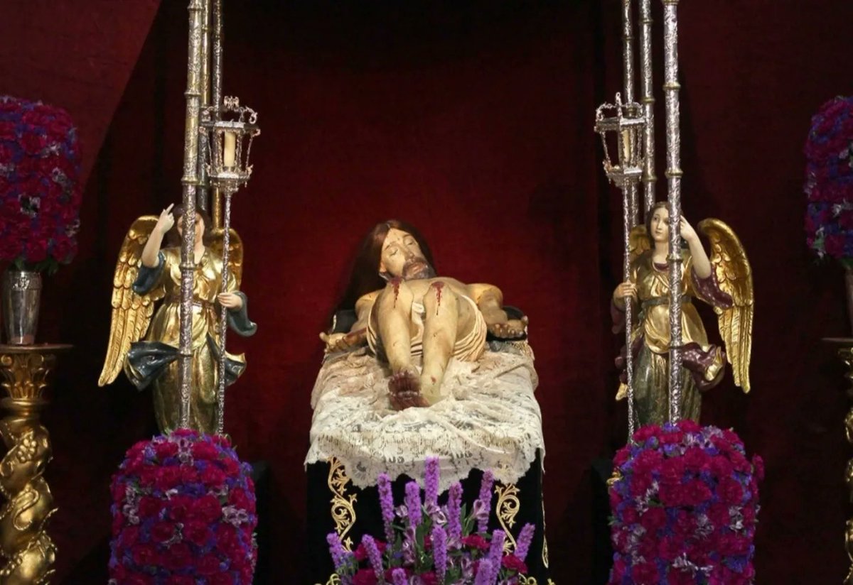 nazarenoarahal's tweet photo. COMUNICADO OFICIAL 🔊

Desde la Banda de Cornetas y Tambores de Ntro. Padre Jesús Nazareno de Arahal, nos complace enormemente el anunciaros que se ha llegado a un acuerdo con la Real, muy antigua, Ilustre y fervorosa @HdaddelaSoledad en la noche del próximo Viernes Santo. https://t.co/MlhSVa2Up6