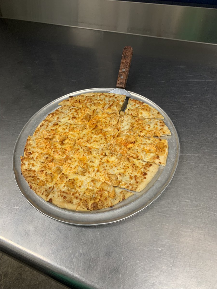MurrayMrB's tweet image. Happy #FreePizzaFriday! 🍕🍕 Hit that RT button for your chance to win a free large one topping from Mister B’s! Must follow to win