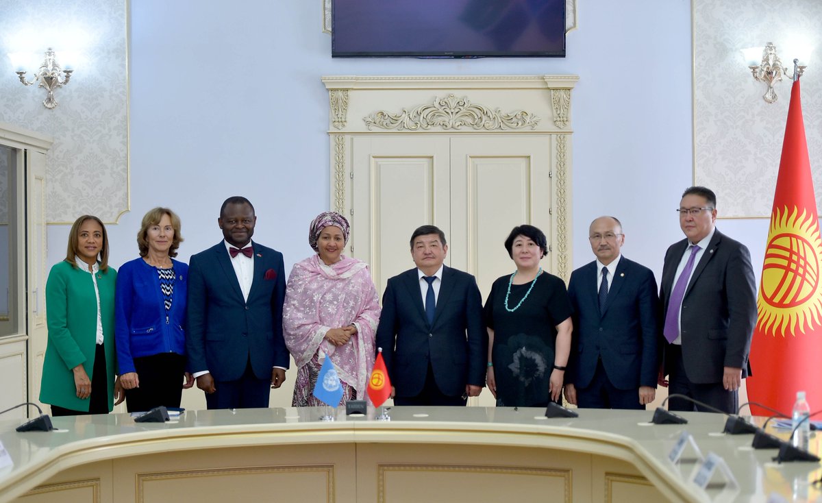 un_kyrgyzstan's tweet image. UNRC @Ozonnia Ojielo &amp;amp; Chair of Cabinet of Ministers Akylbek Japarov signed 🇺🇳🇰🇬#CooperationFramework 2023-27. It has been designed in close collaboration w Gov, civil society, private sector &amp;amp; dev partners and aims to bring about transformational change in #Kyrgyzstan 1/2