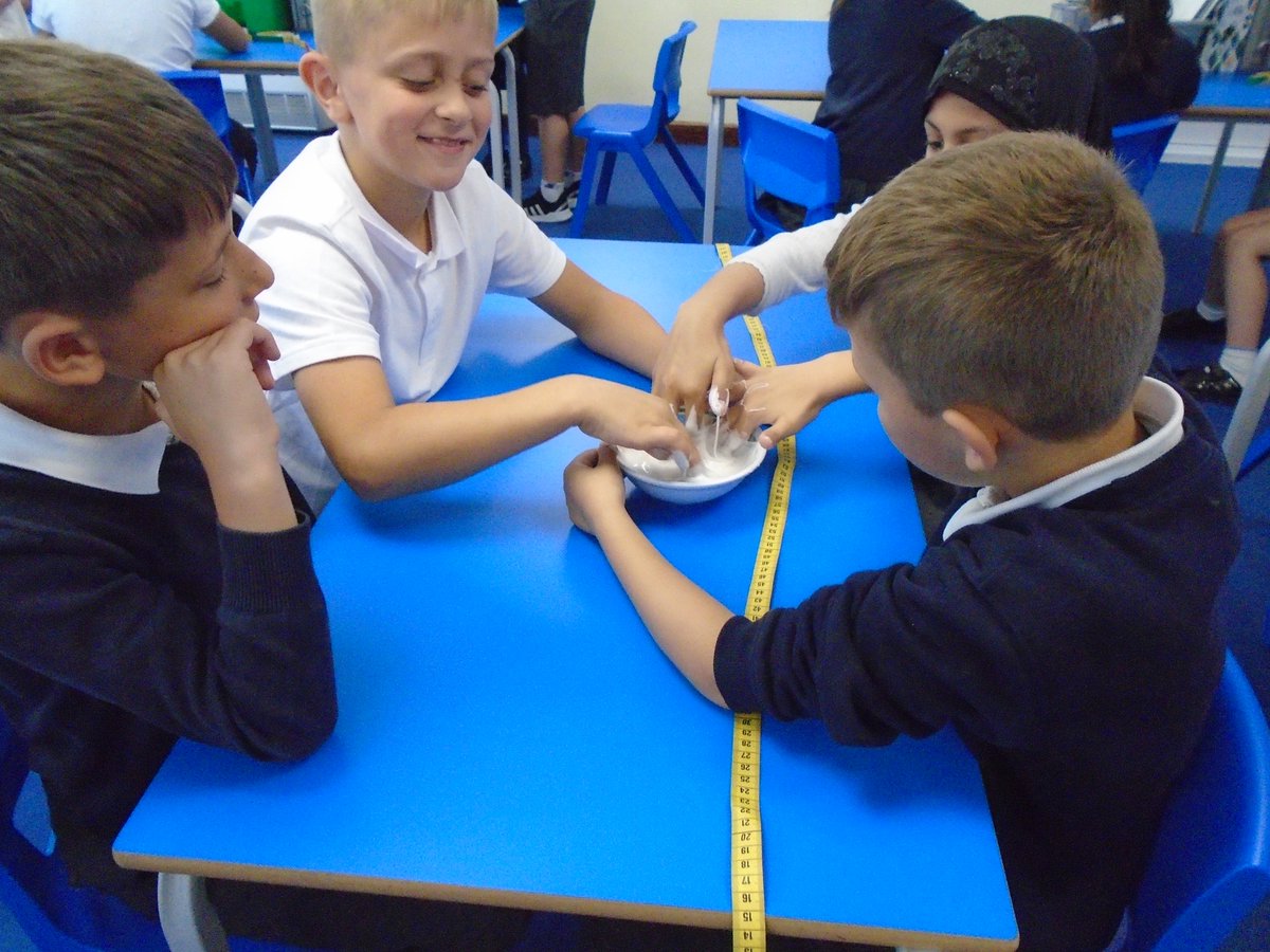 QHAThurrock's tweet photo. 'Art Attack' style bar charts for Year 3 during Science Week! Oh - and making slime of course! https://t.co/MBk2a3fmOT