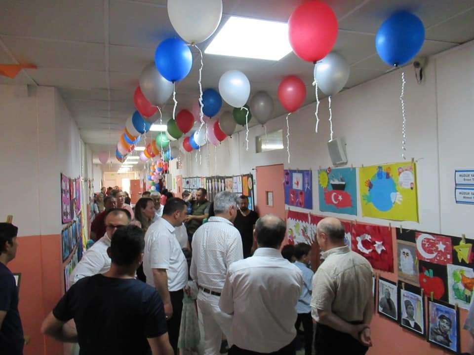 <a href="/CayvarO/">Çayvar İlk/Ortaokulu</a> öğrencileri tarafından Görsel Sanatlar Sergisi ve Anasınıfı Etkinlikleri düzenlendi. Sergi açılışına İlçe Kaymakamı Doç. Dr. Şükrü Yıldırım, İlçe Milli Eğt Md <a href="/MustafaOzdmr55/">Mustafa Özdemir</a> Çayvar Mahallesi Muhtarı Ziya Köse, okul müdürleri ve veliler katıldı. <a href="/samsunmem/">Samsun İl Milli Eğitim Müdürlüğü</a> <a href="/gokhanmurat1/">Murat YİĞİT</a>