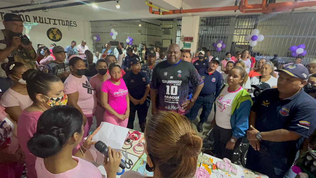 vargas_mimou's tweet photo. "Las Mujeres Resistimos Produciendo" una actividad que estamos llevando a cabo desde el Centro de Resguardo de El Valle en Caracas. Mujeres asumiendo un papel importante en un estado protector que garantiza los derechos humanos  #VenezuelaConPalestina @NicolasMaduro https://t.co/1lR5A4W2Qt