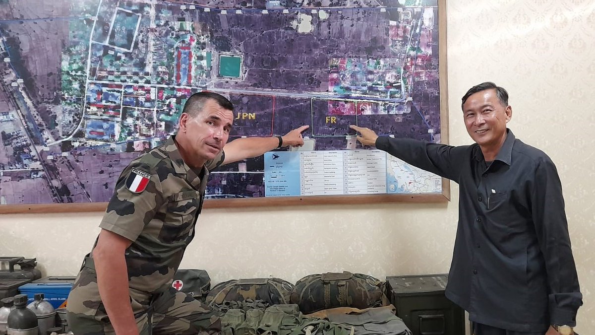 CoopSecuDefense's tweet photo. 🇫🇷🇰🇭France-#Cambodge

Futurs plans d'une FOB (base opérationnelle avancée) au sein du centre de formation aux OMP🇰🇭 #NPMEC élaborés !

▶️Mission d’évaluation conjointe🇫🇷🇯🇵
▶️FOB d'entrainement
▶️Phase 1 :élaborer les plans de construction
▶️Avec un spécialiste 6e RG @armeedeterre https://t.co/Sjyq6zyeGe