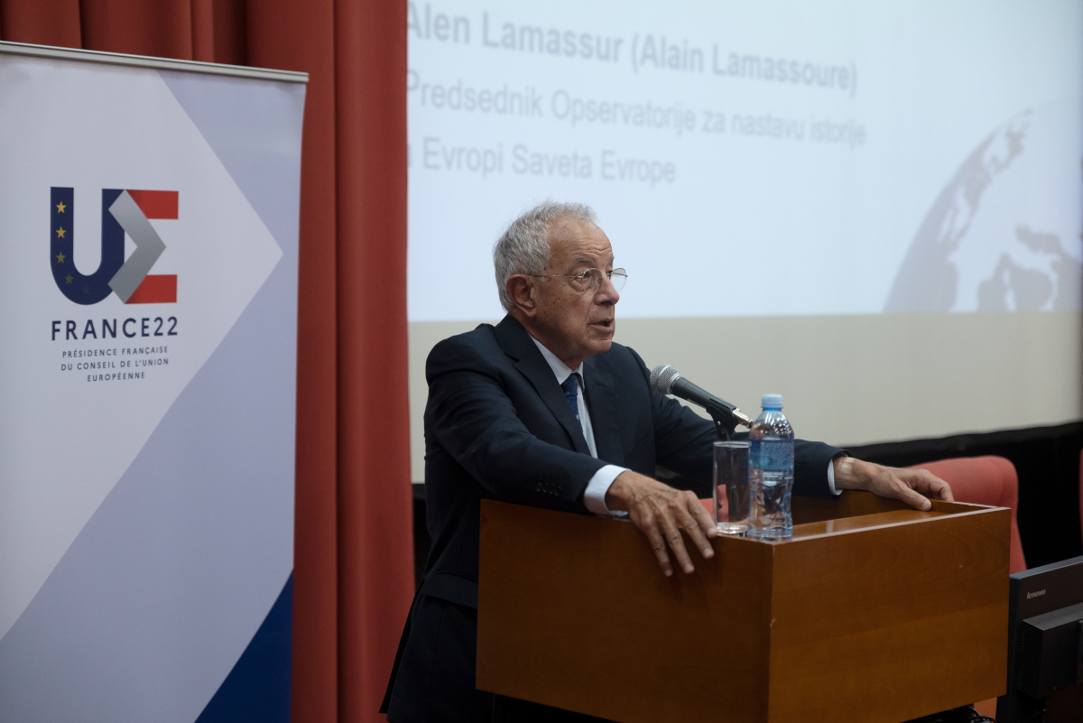 FranceenSerbie's tweet photo. Clap de fin 🎬 de la conférence « Les Balkans vers un avenir européen commun » #PFUE. Immense merci à tous les participants pour ces deux jours d’échanges autour de la réconciliation en Europe. @eusrbija @coe @OefzCFA @nbsrb @ofaj_dfjw @CdBalkans https://t.co/hiUJlDkCnu