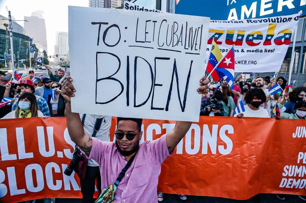 DiazCanelB's tweet photo. La voz de #Cuba está en la #CumbreDeLosPueblos. Los pueblos hablan en nuestro nombre.   Donde quiera que haya pueblos en lucha, siempre estará #Cuba y donde esté Cuba estarán los pueblos en lucha. https://t.co/oUXIfZPznv