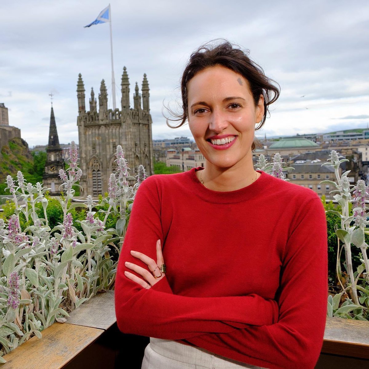 phoebewallerbr1's tweet photo. Phoebe Waller-Bridge in Edinburgh for the @edfringe today ✨❤️ https://t.co/fuLa5NUbmy
