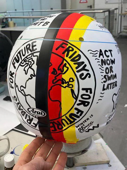 f1rtp's tweet photo. Capacete de @SebVettel para o #GPAzerbaijão
#ActNowOrSwimLater https://t.co/BlyudqTip8