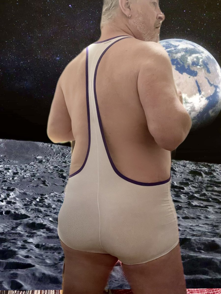 TadMoore8what's tweet photo. Just taking in the sights of that big round…planet. I love these filters #singlet #Friyay #fridaythots #teampierced #BigBoys #bigbuttbooty #0g #gaylads #daddy #teamvers https://t.co/FtpzId8FHd